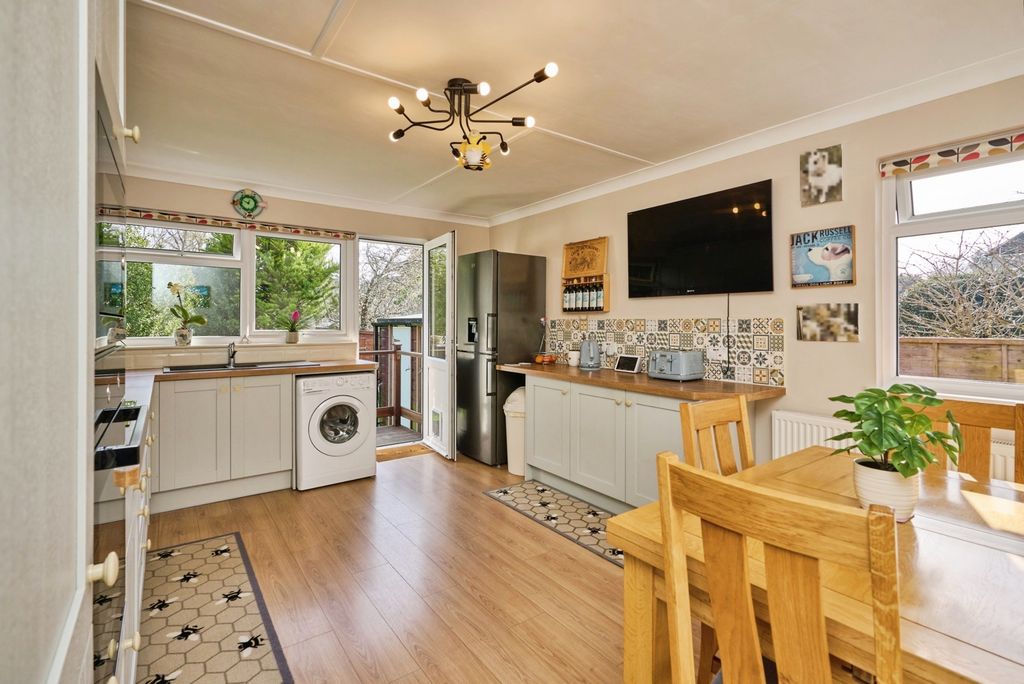 Property photo 3 of 17 Kitchen/Diner