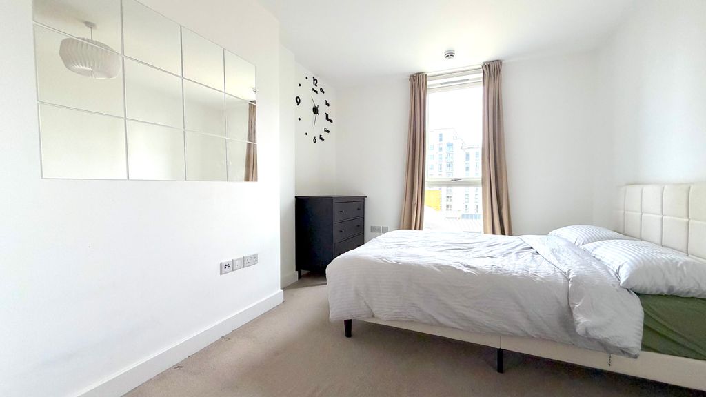 Property photo 1 of 8 Primary Bedroom