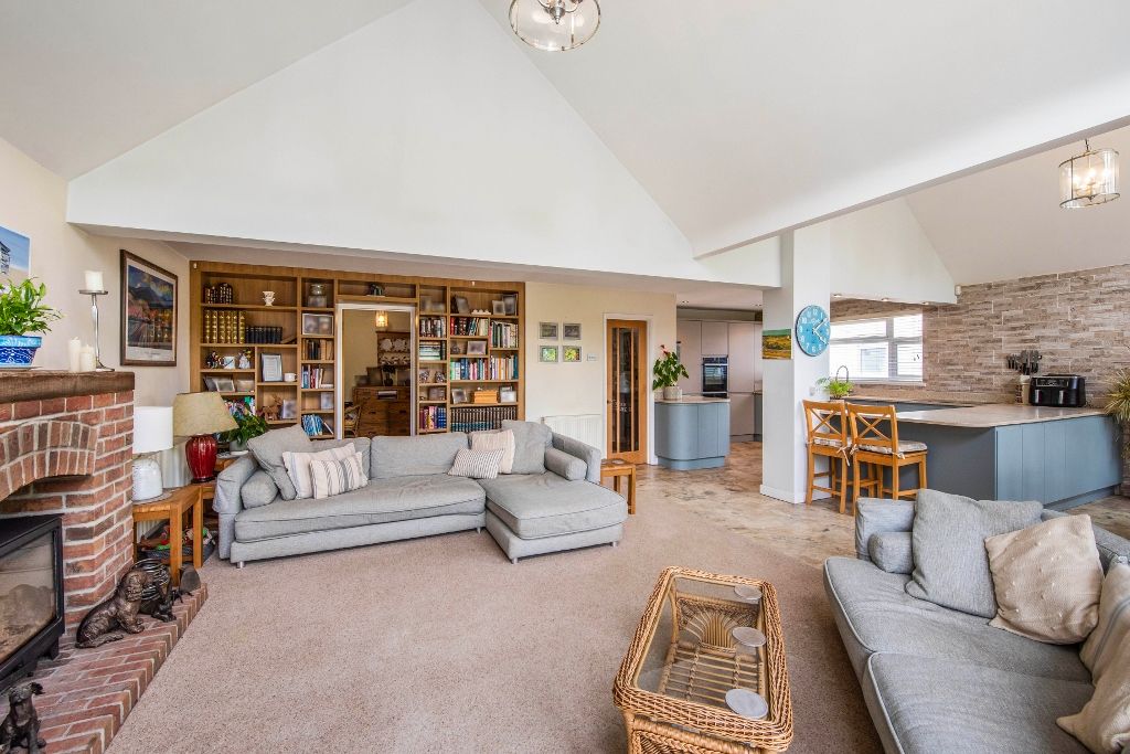 Property photo 2 of 27