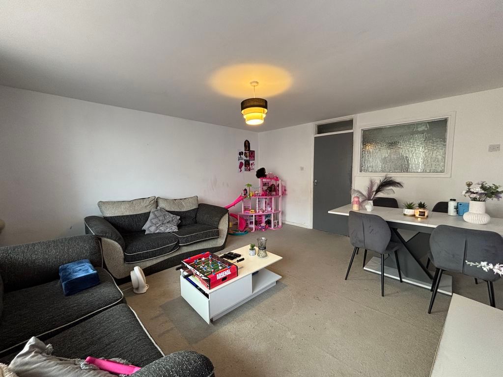 Property photo 3 of 7 Photo 1