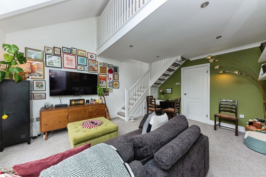 Additional image 6 of 2 bed flat for saleGrosvenor Crescent, Grimsby, Lincolnshire DN32
