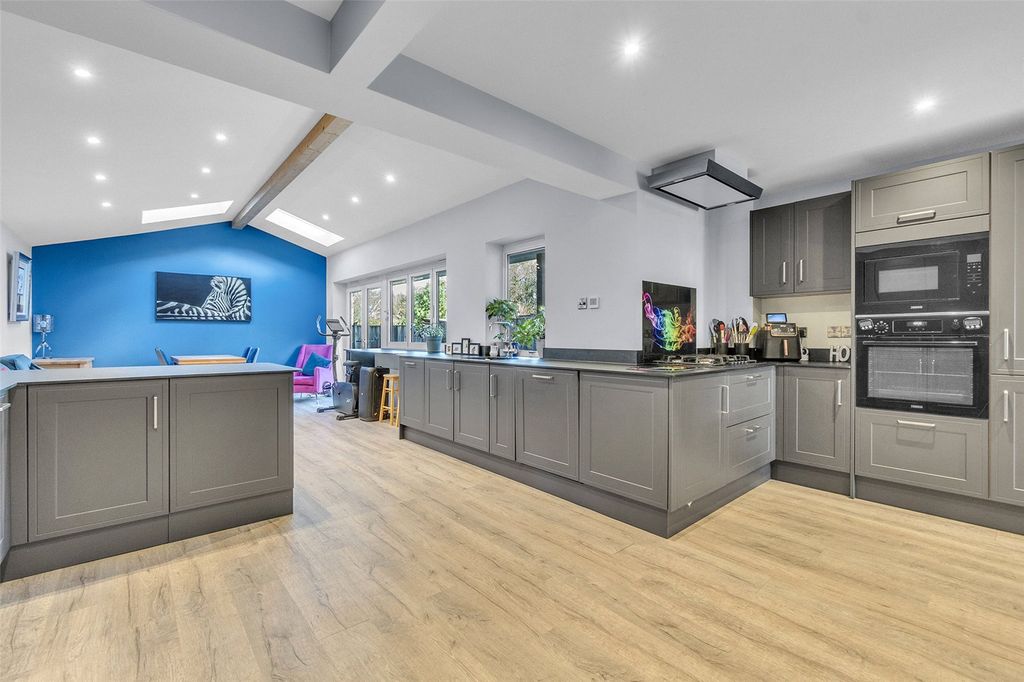 Property photo 2 of 40 Picture No. 04