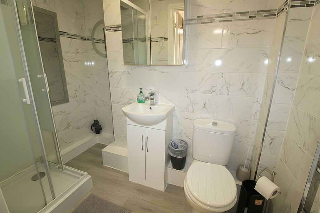 Property photo 3 of 13 Bathroom