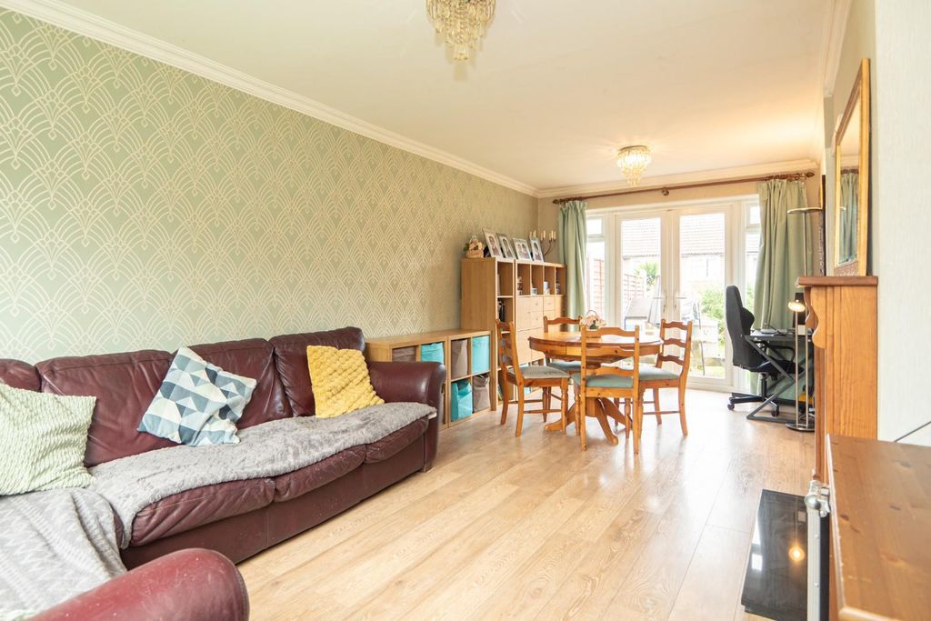 Property photo 3 of 27 Living Room