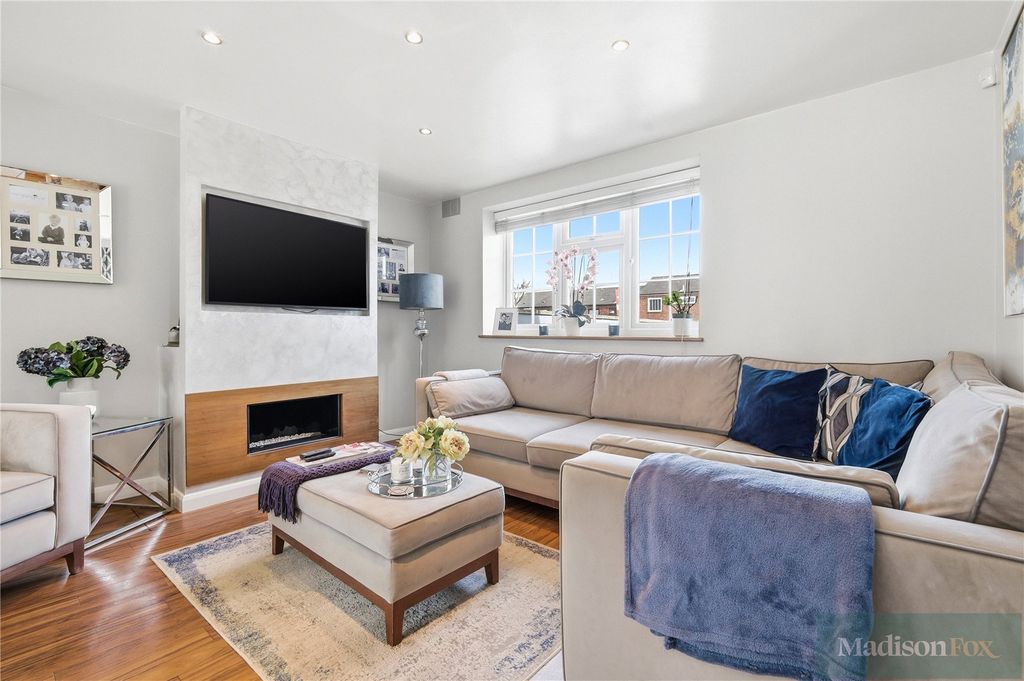 Property photo 3 of 29 Picture No. 15