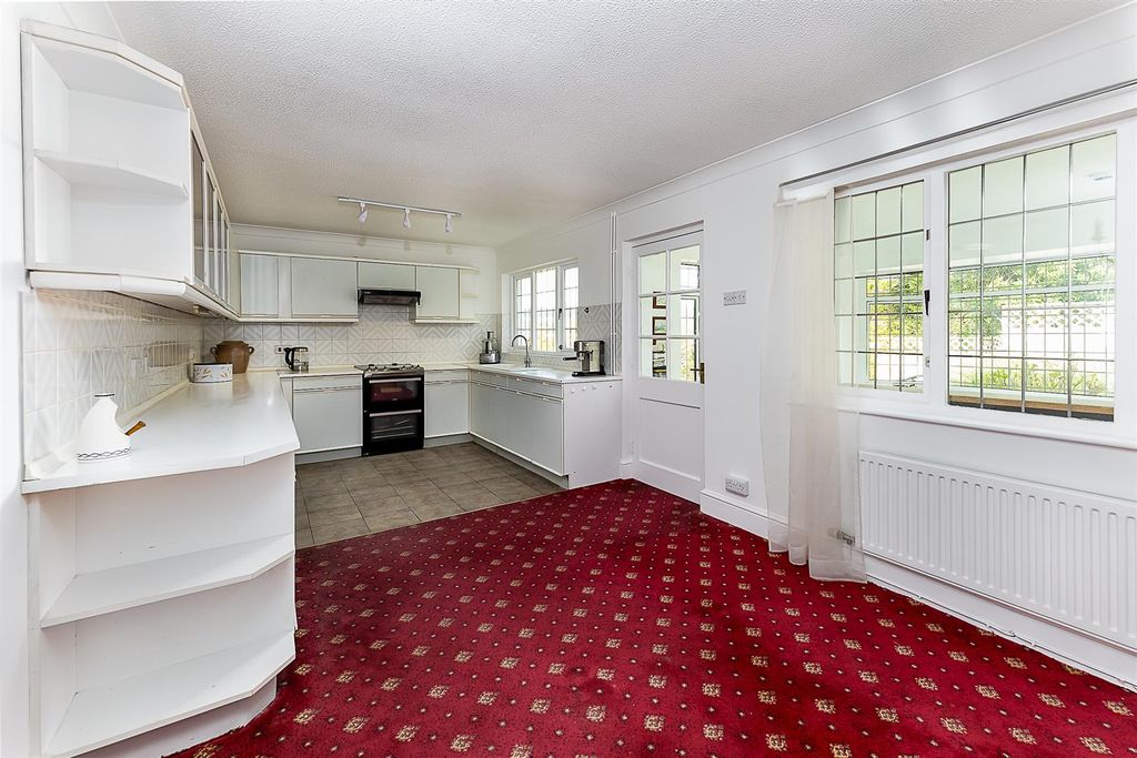Property photo 3 of 19 Kitchen/Dining Room