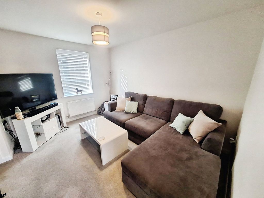 Property photo 2 of 9 Lounge