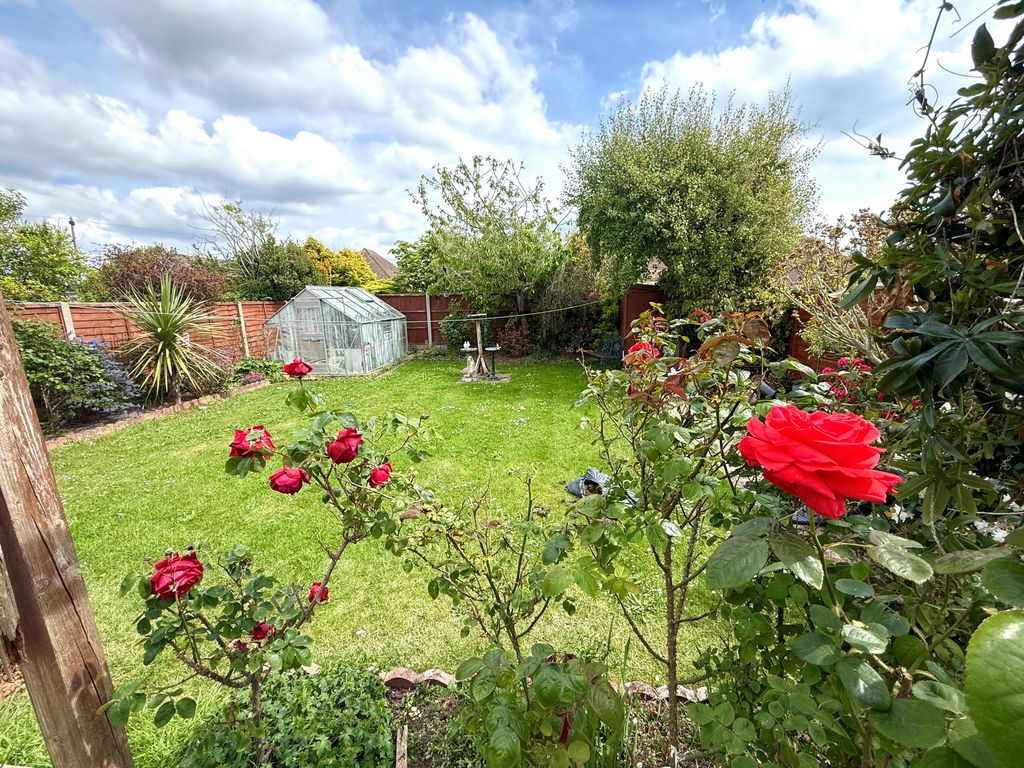 Property photo 3 of 16 13 Amberley Road Garden