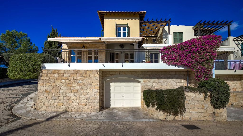 Property photo 2 of 40