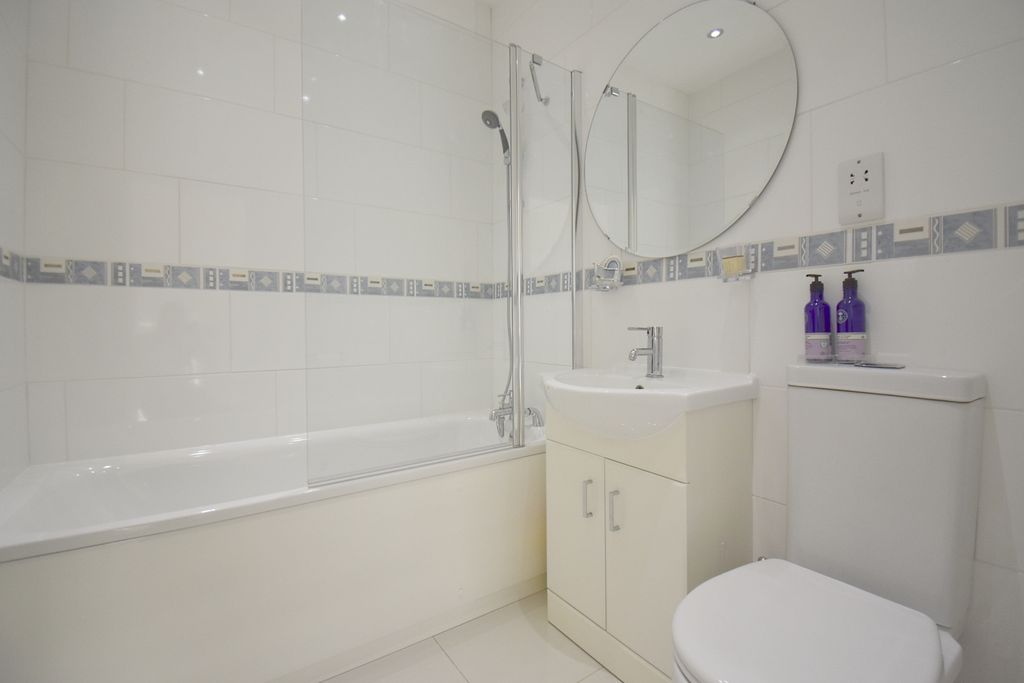 Property photo 3 of 4 Bathroom