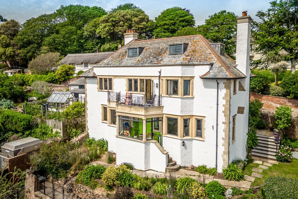 Property photo 2 of 23 Grey Garth