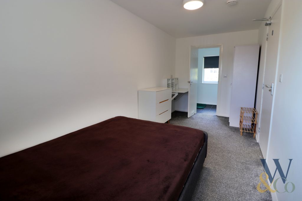 Property photo 3 of 7 R1 (11)