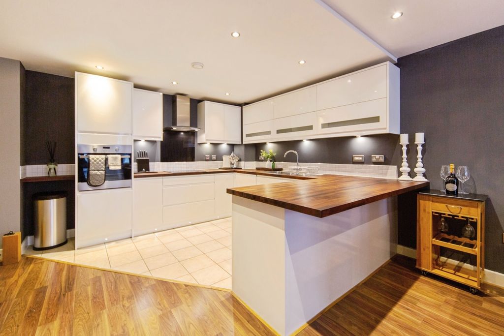 Property photo 2 of 16 Pbox-Img.Jpg