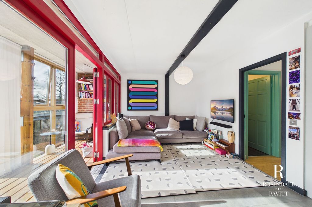 Property photo 2 of 25