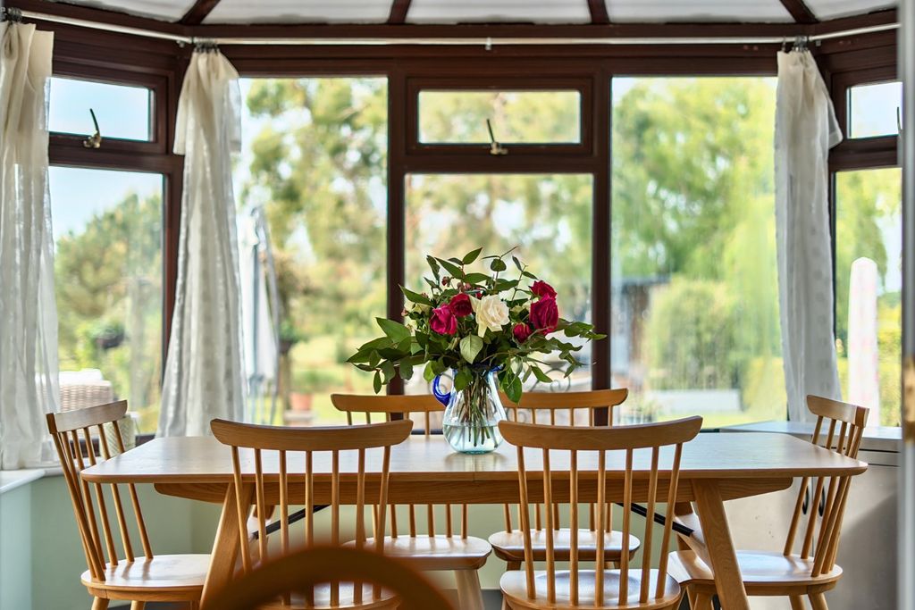Property photo 2 of 23 Conservatory