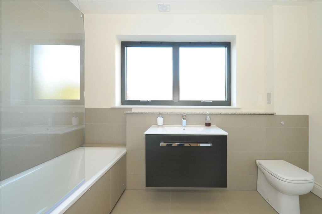 Property photo 3 of 6 Picture No. 12