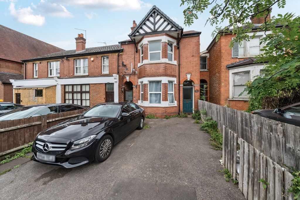 Property photo 1 of 17 1298632-15-684805...