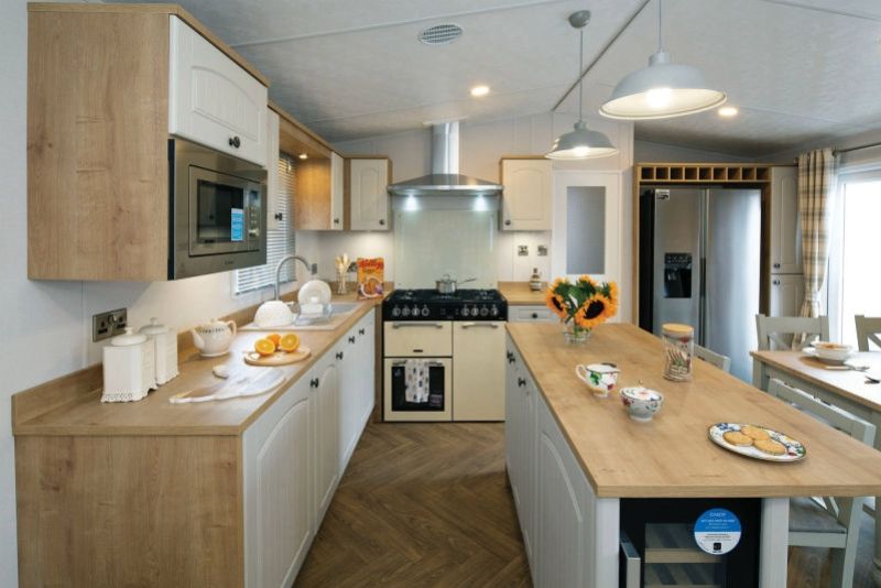 Property photo 3 of 10 Country-Kitchen2-1-2000x1334-800x534