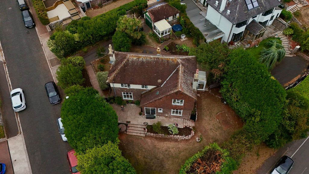 Property photo 1 of 52