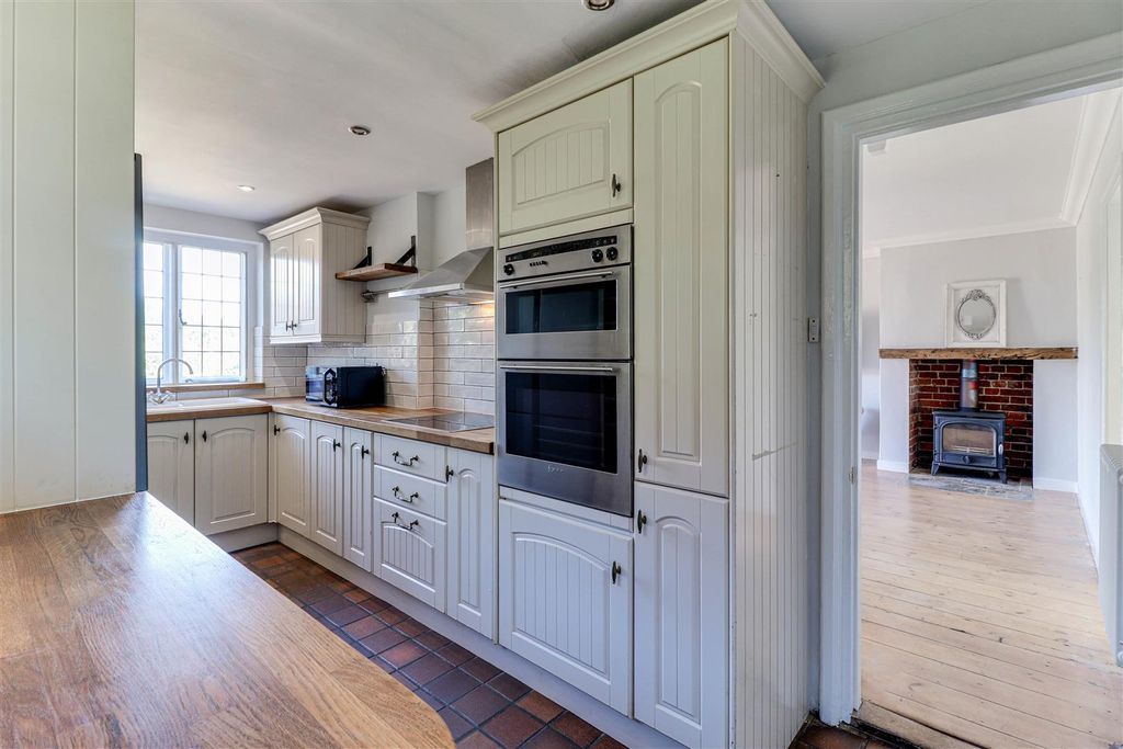 Property photo 3 of 26 16.Jpg