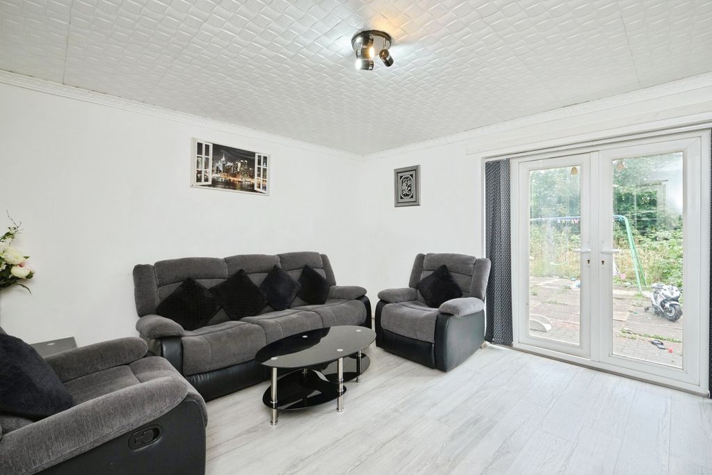 Property photo 3 of 17 Photo