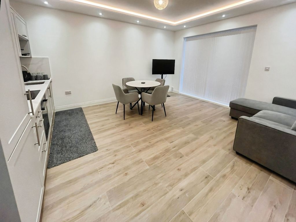 Property photo 3 of 5 Pbox-Img.Jpg