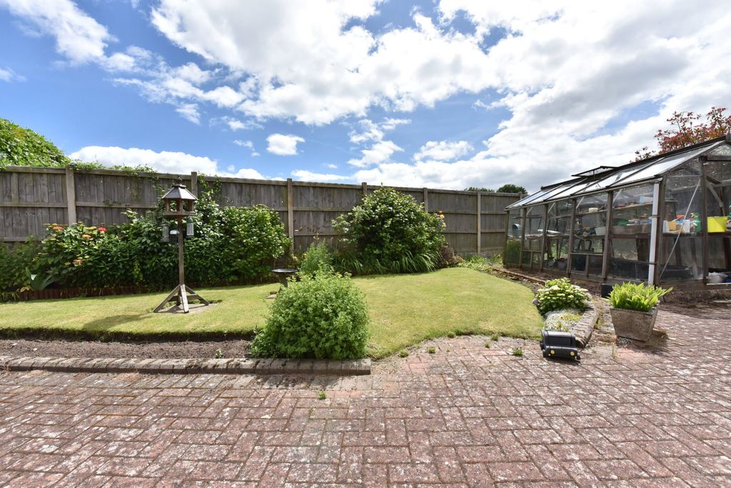 Property photo 2 of 20