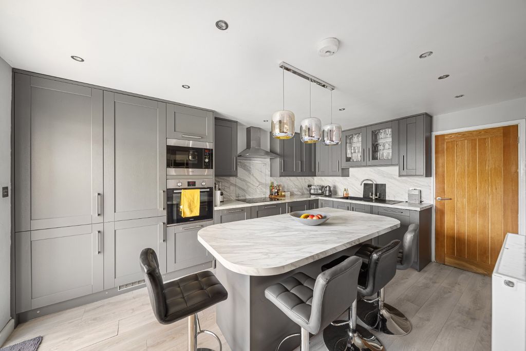 Property photo 2 of 24 4421822