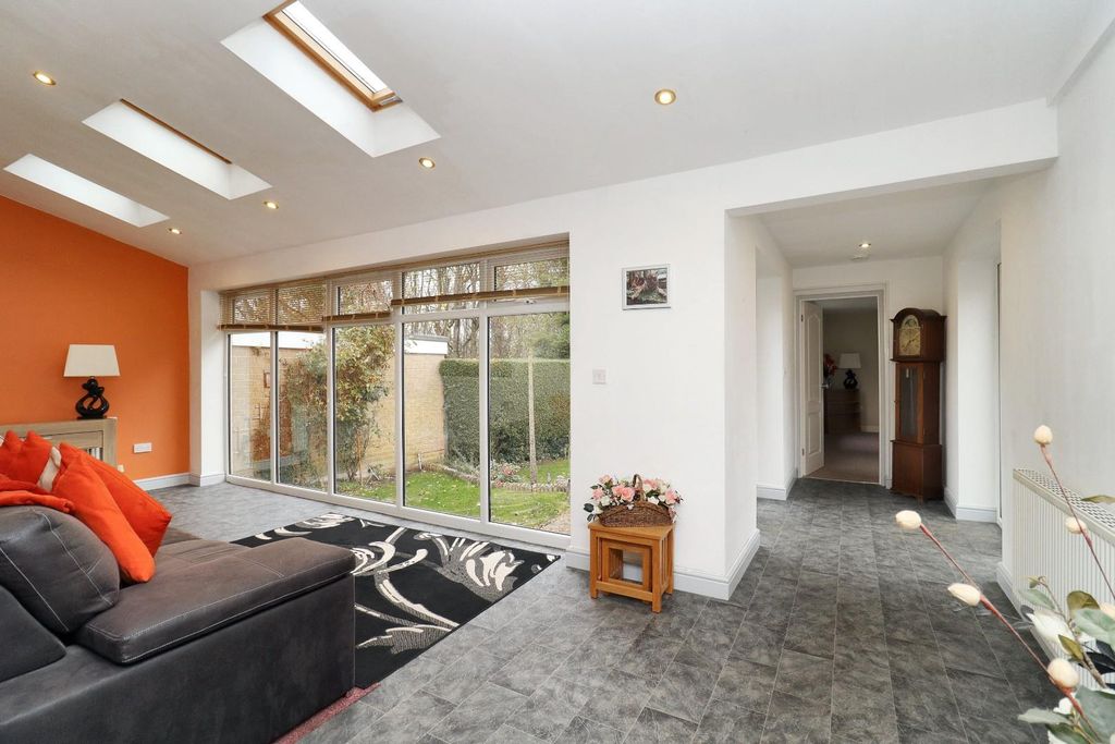 Property photo 3 of 33