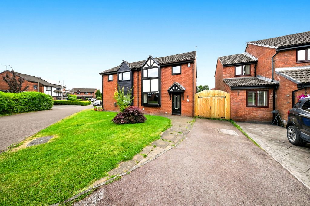 Property photo 1 of 32
