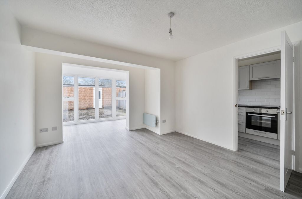 Property photo 2 of 24 1403412-16-697B87...