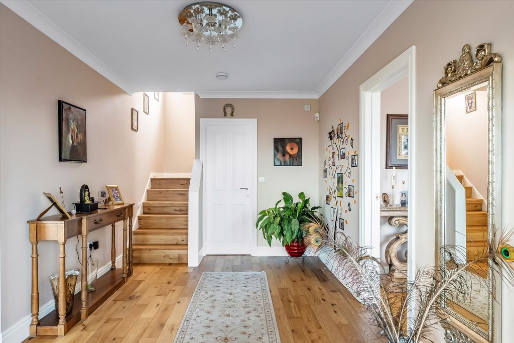 Property photo 2 of 18 Image