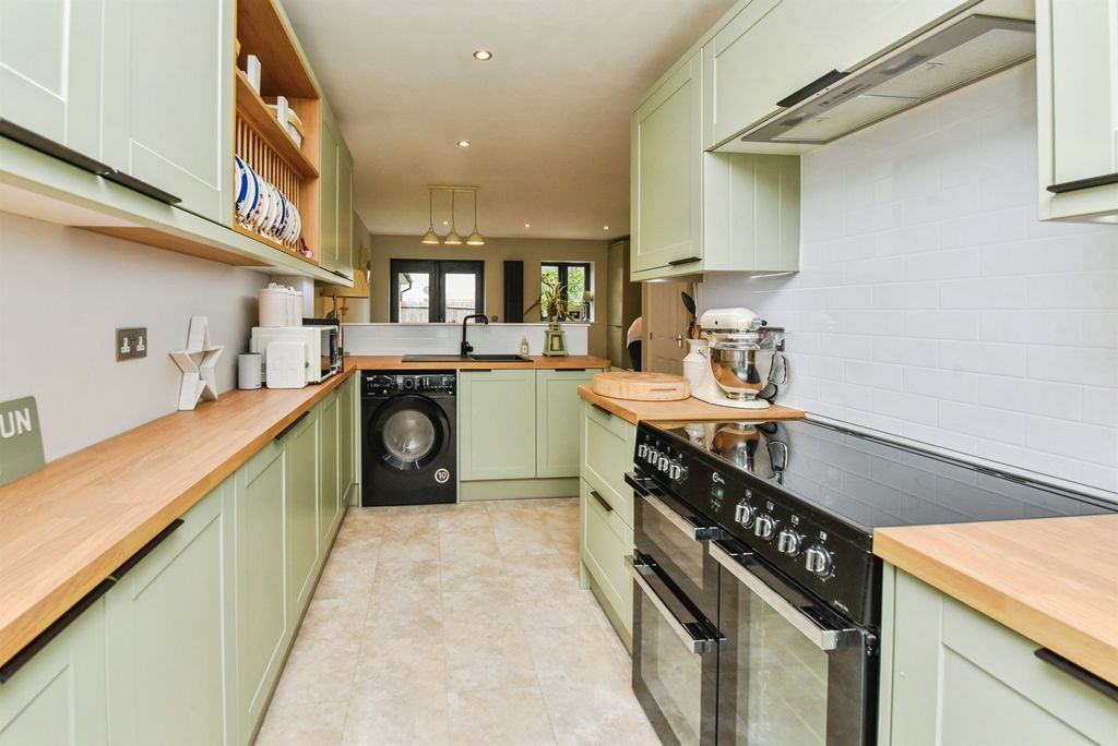 Property photo 2 of 17