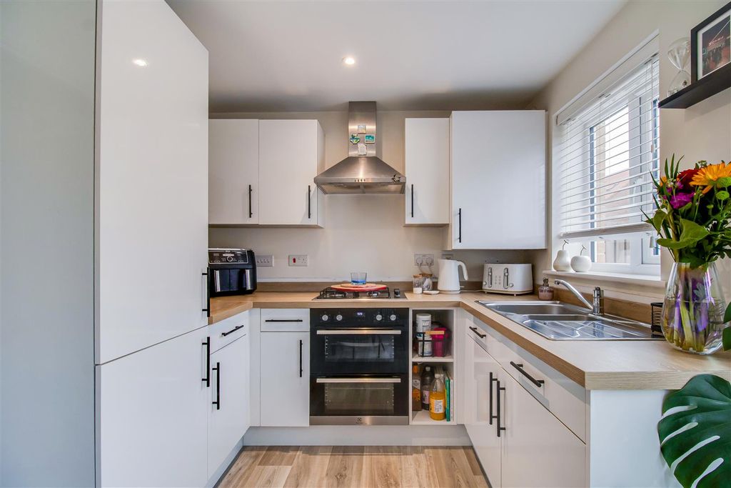 Property photo 3 of 12 Kitchen/Diner
