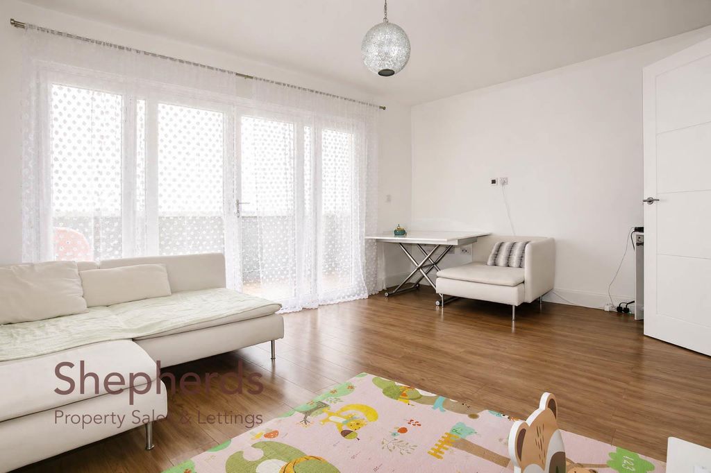 Property photo 2 of 17 B9ee6Fb8-022F-45d6-B49E-Fa50Bfcdb02B.Jpg