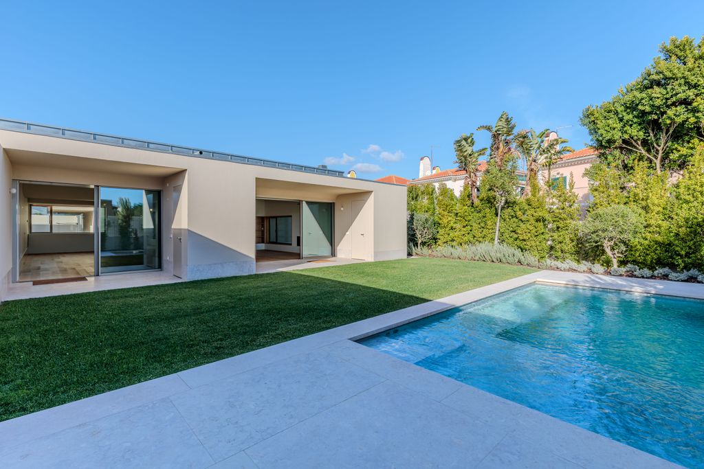 Property photo 2 of 43