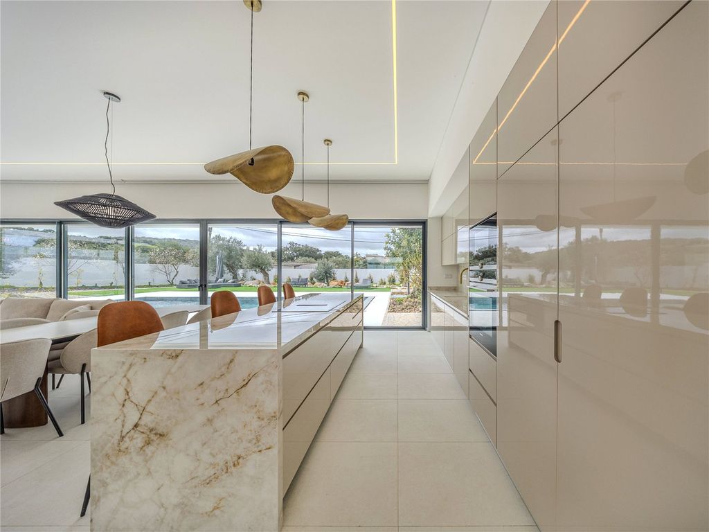 Property photo 2 of 15 Picture No. 24