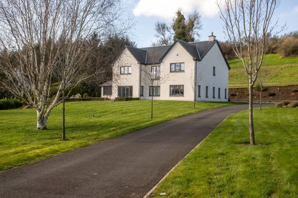Property photo 1 of 31