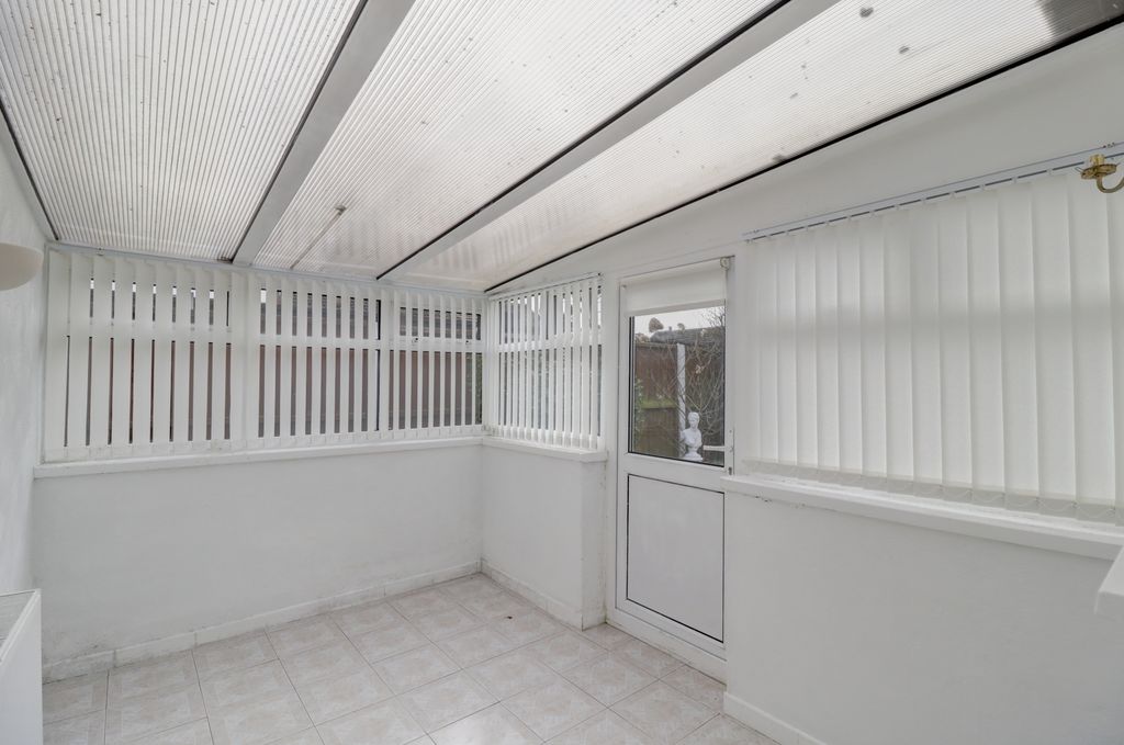Property photo 2 of 14 Conservatory 1.1