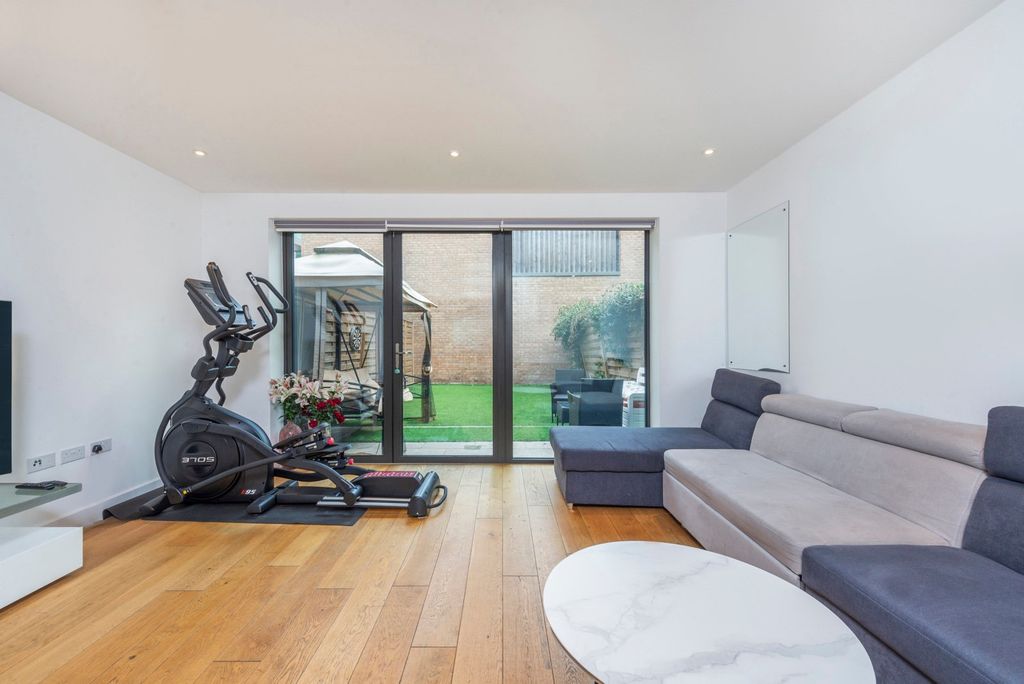 Property photo 3 of 14