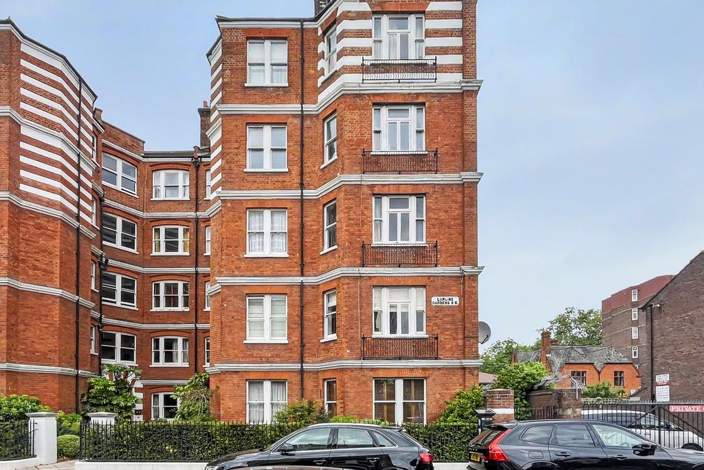 Property photo 1 of 18 5 Albert Palace Mansions, Lurline Gardens, London, Sw11 4Dg