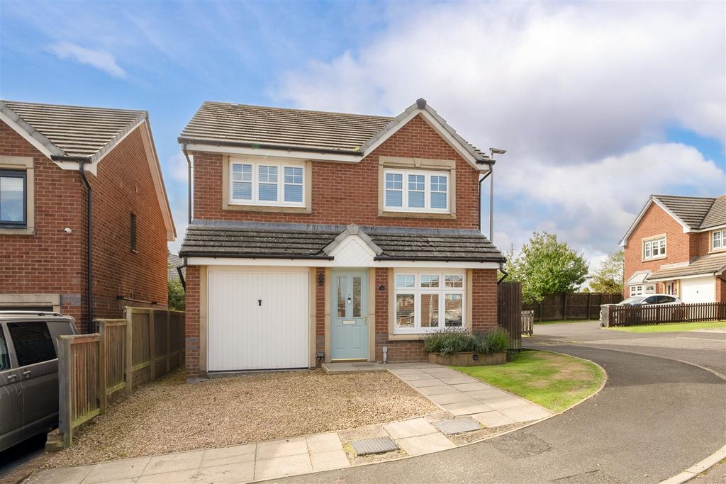 Property photo 1 of 17 33_Hallydown_Crescent_Eyemouth-03.Jpg
