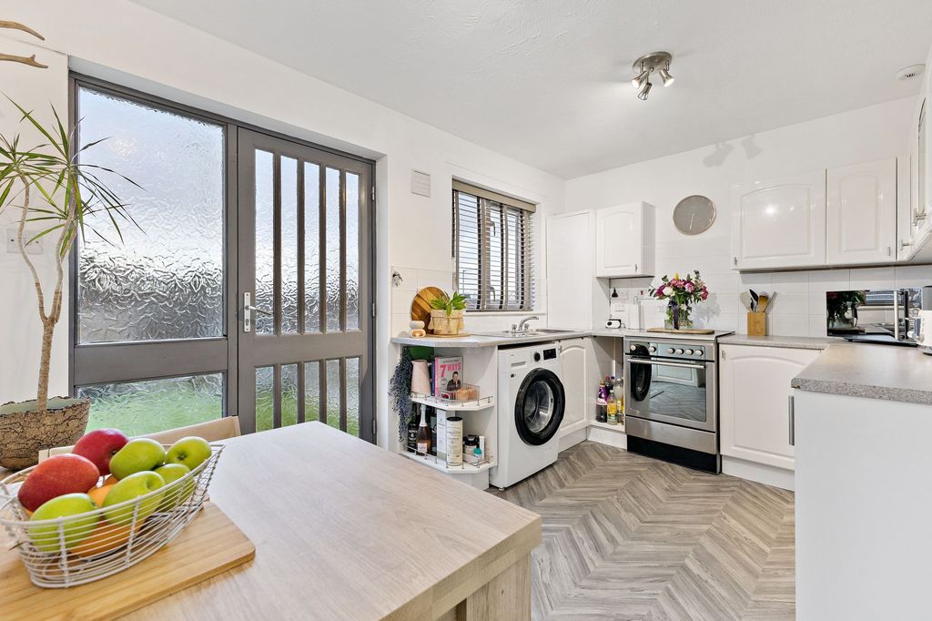 Property photo 3 of 16