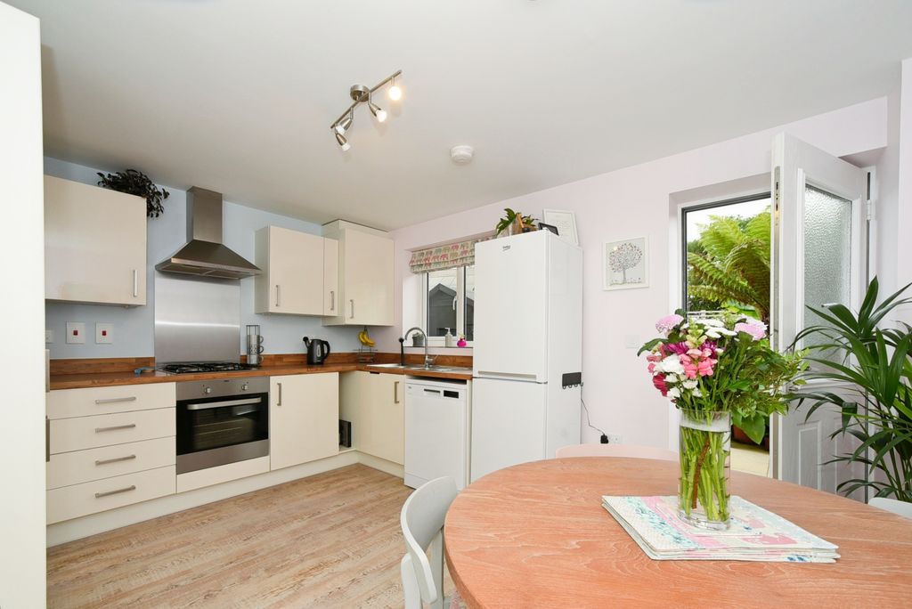 Property photo 3 of 20