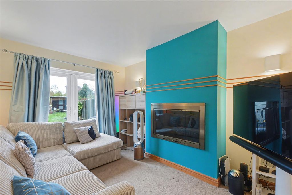 Property photo 2 of 26 Lounge_1.Jpeg