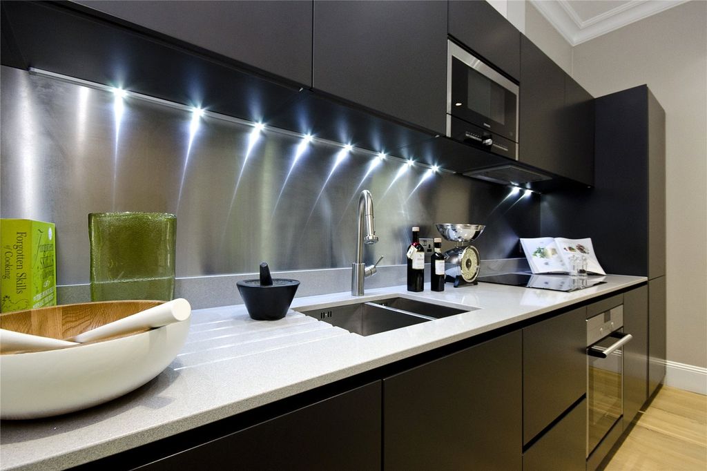 Property photo 2 of 10 Kitchen