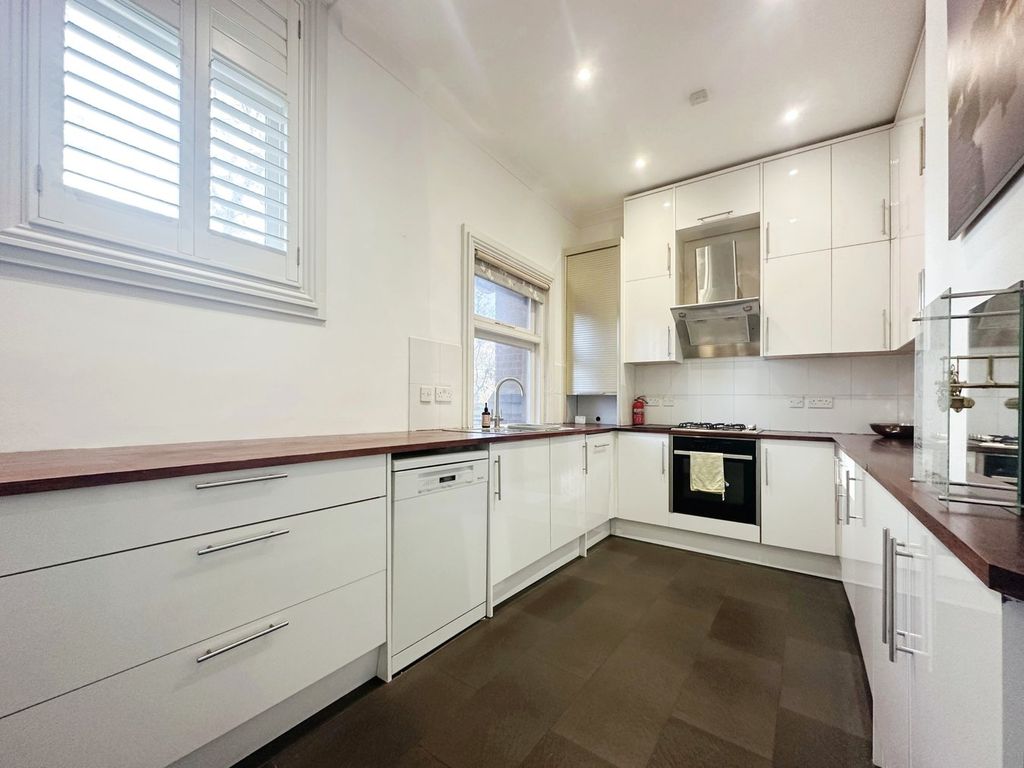 Property photo 2 of 7 Kitchen