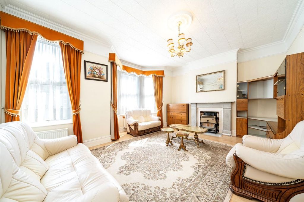 Property photo 2 of 7
