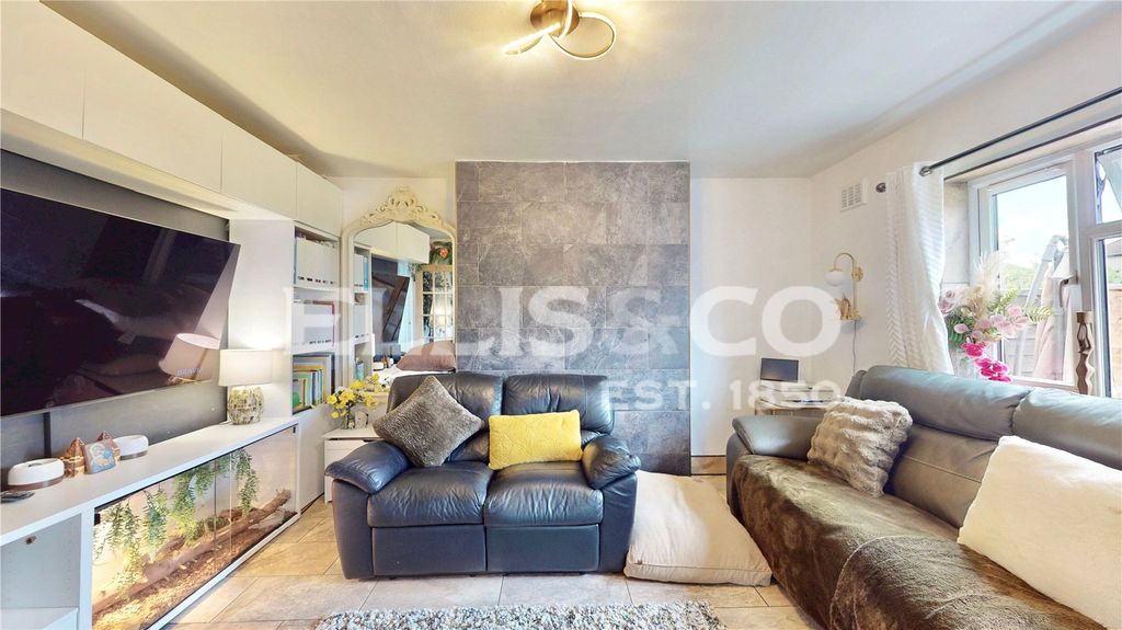 Property photo 3 of 19 Picture No. 04