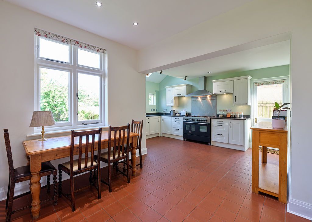 Property photo 3 of 26 Kitchen/Breakfast Room